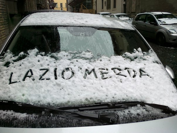 http://www.minimalrome.com/lazio_merda_snow.jpg